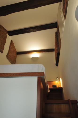 Antico e moderno al centro del centro di Milano, Milan