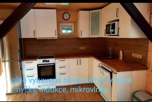 Apartmánová chata Sečanda s bazénem, u Sečské přehrady (Apartmanova chata Secanda s bazenem, u Secske prehrady) in เซซ