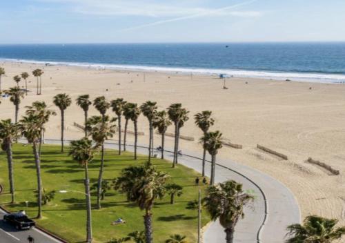 Beachside Apartments l Free Parking! in Los Angeles, USA