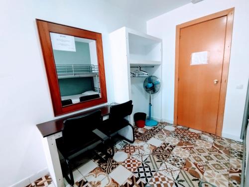 Quadruple Room with Shared Bathroom image 2