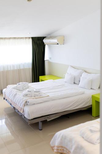 Triple room, economy