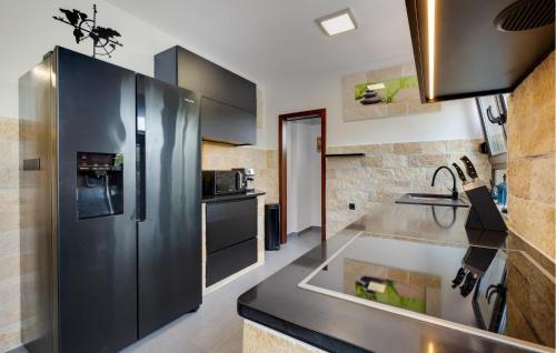 virtuve, Beautiful Home In Igrisce in Veļiko Trgovišče