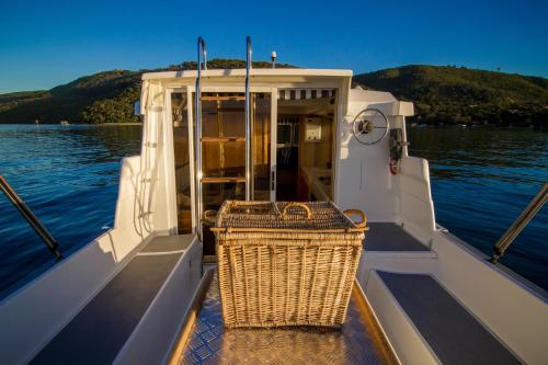 Knysna Houseboats - image 3