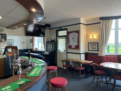 酒吧/休闲厅, The Netherend Inn - Pet Friendly Haven in 伍拉斯顿