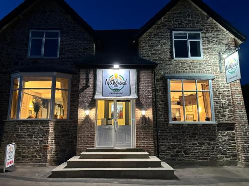 酒吧/休闲厅, The Netherend Inn - Pet Friendly Haven in 伍拉斯顿