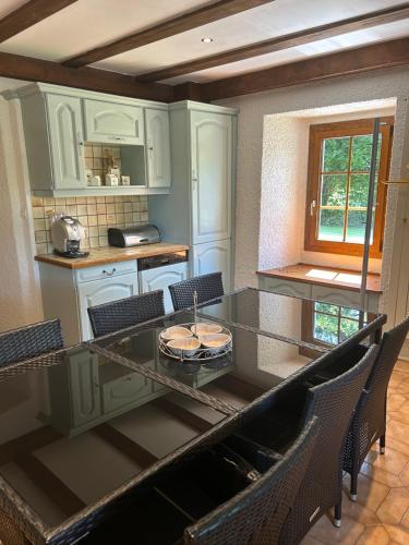 Iekārtas, Spacious Farmhouse Apartment, by Lake & Mountains in Larringes