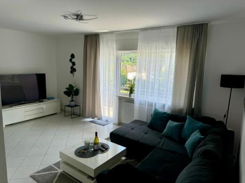 Traumhaftes Kurstadt Apartment - Moderne 2 Zimmer-Balkon-Parkplatz- Flexibler Check-in 24h in Bad Nauheim, Deutschland