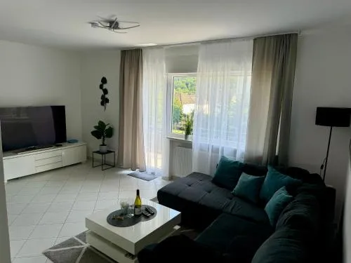 Traumhaftes Kurstadt Apartment - Moderne 2 Zimmer-Balkon-Parkplatz- Flexibler Check-in 24h in Bad Nauheim, Deutschland