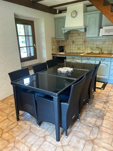 Iekārtas, Spacious Farmhouse Apartment, by Lake & Mountains in Larringes