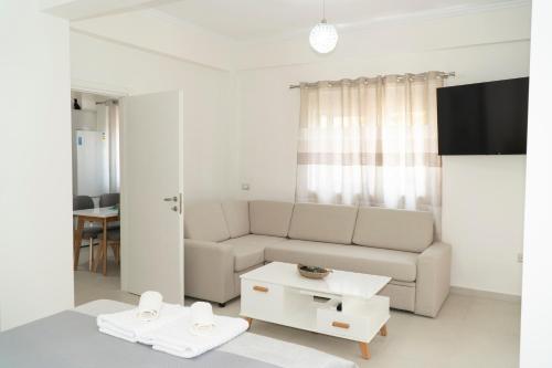 One-Bedroom Apartment with Balcony and Sea View image 4