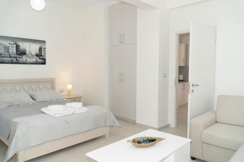 One-Bedroom Apartment with Balcony and Sea View image 6