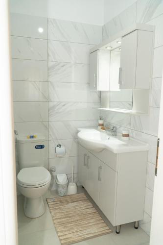 One-Bedroom Apartment with Balcony and Sea View image 8