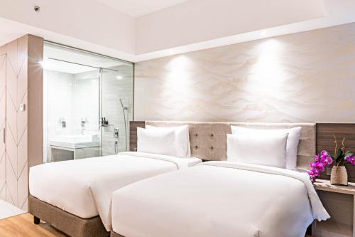 Deluxe Twin Room image 2
