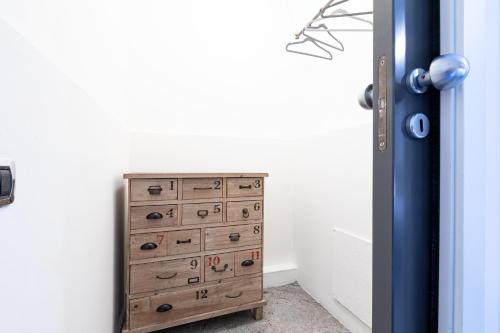 B&B Too Cute 2b Str8 - image 6