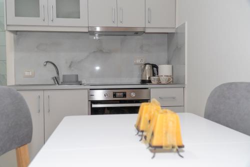 One-Bedroom Apartment with Balcony and Sea View image 3