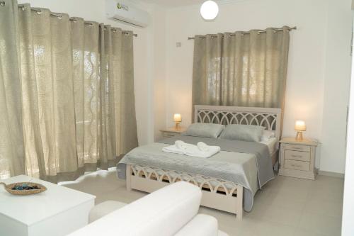 One-Bedroom Apartment with Balcony and Sea View image 6