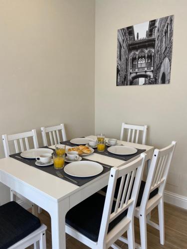 RIUS33 - Huge & Spacious Apartment in Montjuic, Barcelona (Foto 6)