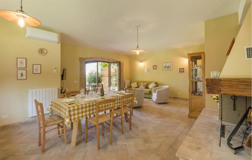 virtuve, 2 Bedroom Amazing Apartment In Avigliano Umbro in Avigliano Umbro