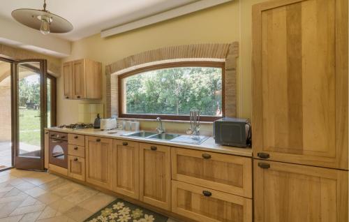 virtuve, 2 Bedroom Amazing Apartment In Avigliano Umbro in Avigliano Umbro