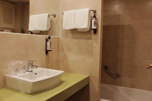 Hotel Pinos Playa - image 6
