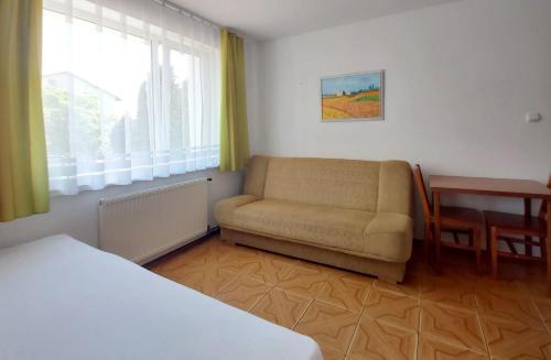 1 double bed, 3 twin beds