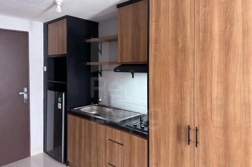 cuisine, RedLiving Apartemen Majestic Point Serpong by Lucia in Medang
