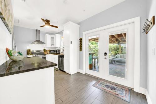 2-cottage Downtown Oasis, Poolspa By Pmi in Lake Worth, USA