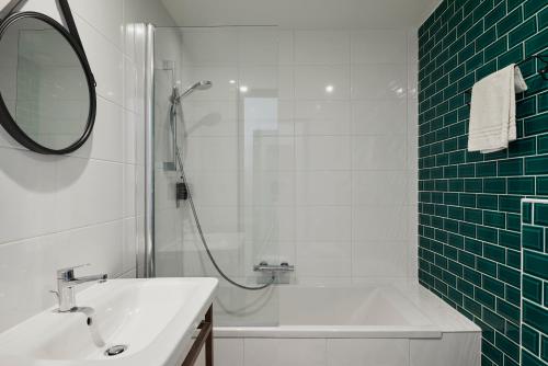 room detail thumbnail 2