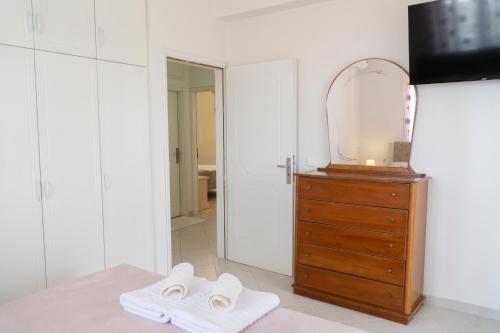 Three-Bedroom Apartment with Sea View image 7