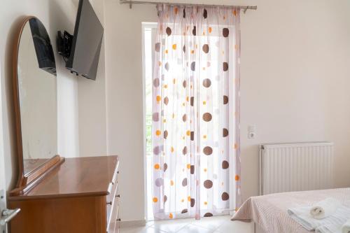 Three-Bedroom Apartment with Sea View image 1