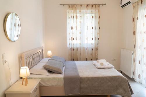 Three-Bedroom Apartment with Sea View image 3