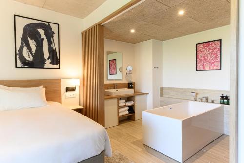 1 king bed, 1 sofa bed
