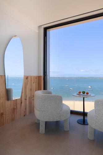 Double Room with Sea View image 9