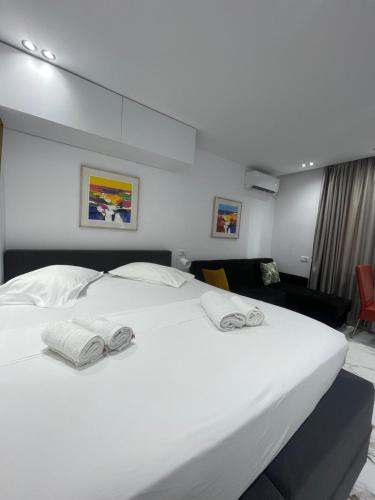 Deluxe Apartment room in Midnight Apartments