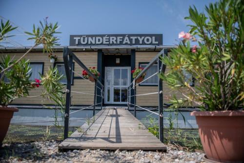 A szálláshely kívülről, Tündérfátyol (Tunderfatyol) in Abádszalók