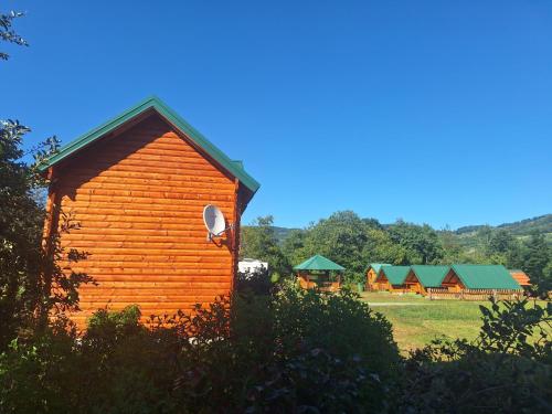 . Konaci Očeva Zemlja Vikendica i Bungalovi