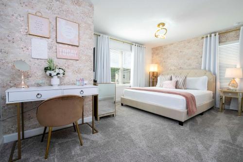Luxury 5BR Storey Lake Retreat Near Disney 2969