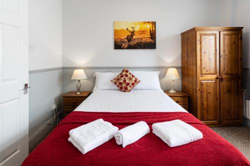 1 double bed, 2 twin beds