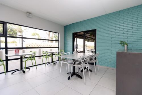 Vestíbul, MINT Express Melrose View in Greater Melrose