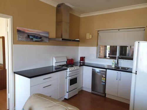 Konyha, Beach side holiday apartment in West Lakes