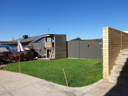 Kert, Beach side holiday apartment in West Lakes