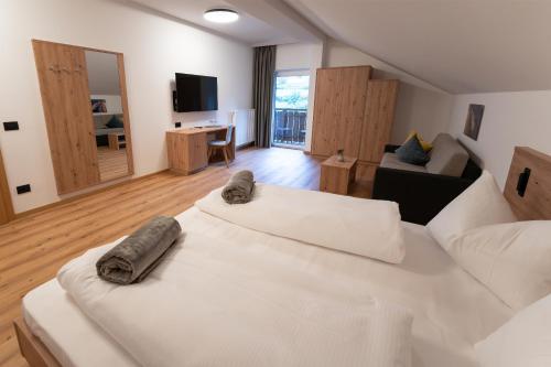 Self Service Hotel Schnalser Hof Room Type - Quadruple Room with Garden View