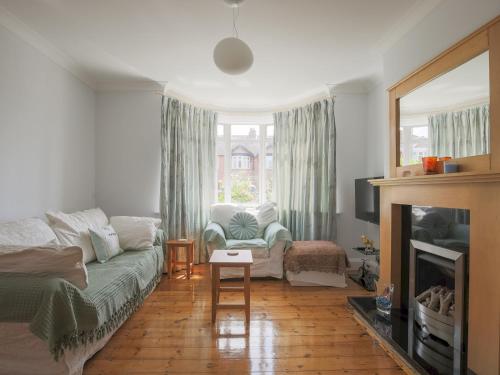 Spacious Home in Windsor with Parking & Garden - Pass the Keys, Windsor