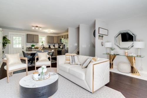 virtuve, Luxury Midterm Rental for Families, Medical and Corporate Professionals Cincy in Forest Park (OH)
