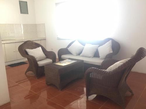 LLANES BANCOLITA'S RESORT - Taal lakeview resort balete in Balete (Batangas)