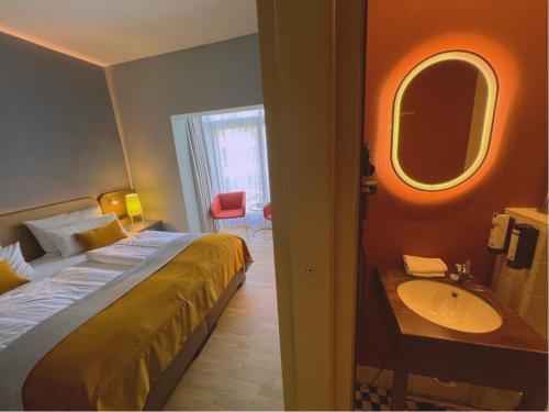 room detail thumbnail 1