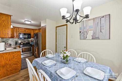 King Beds with all the comforts of home in Manteno, USA