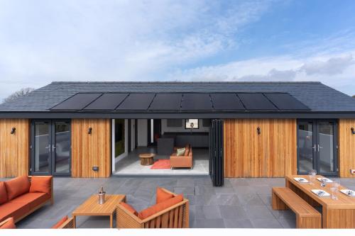 Brand new, Gwithian lodge, eco home in Carnhell Green