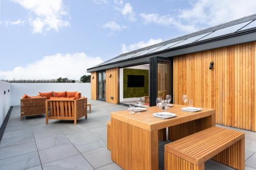Brand new, Gwithian lodge, eco home in Carnhell Green
