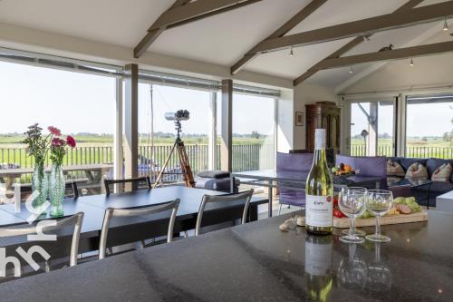  OV573 - Luxurious, modern holiday villa for 11 people on the water near Giethoorn in Blokzijl